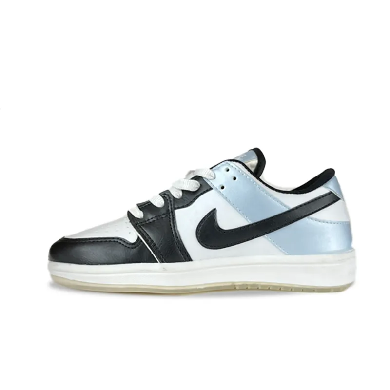 گالری تصاویر کتونی نایک ایر جردن 1 مشکی آبی سفید بدون ساق