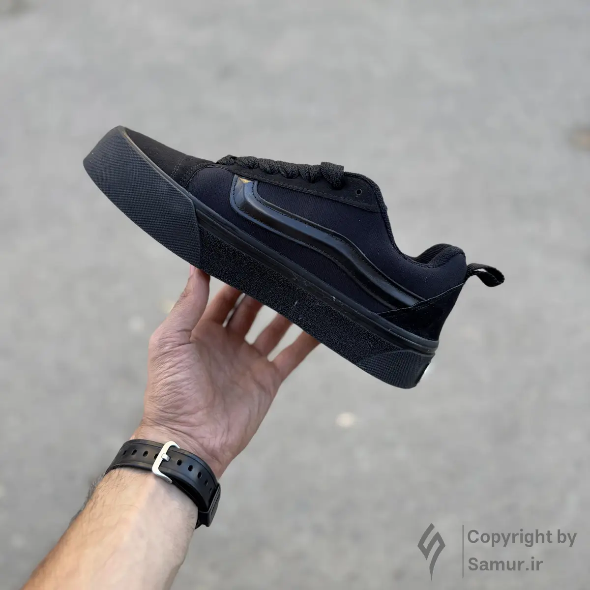 گالری تصاویر کتونی ونس کنو اسکول مشکی