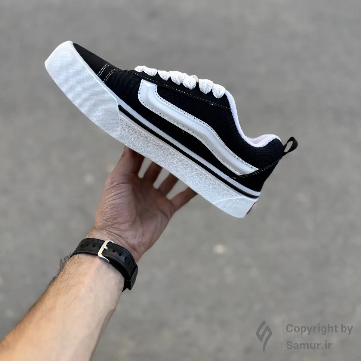 گالری تصاویر کتونی ونس کنو اسکول مشکی سفید