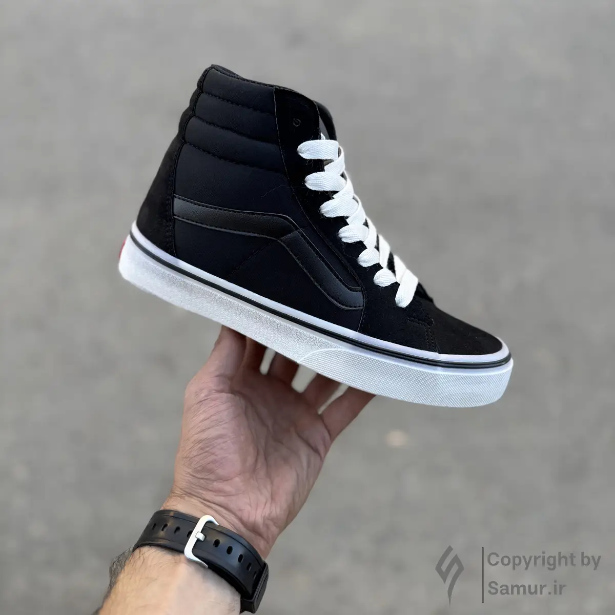 گالری تصاویر کتونی ونس اولد اسکول مشکی کف سفید ساقدار