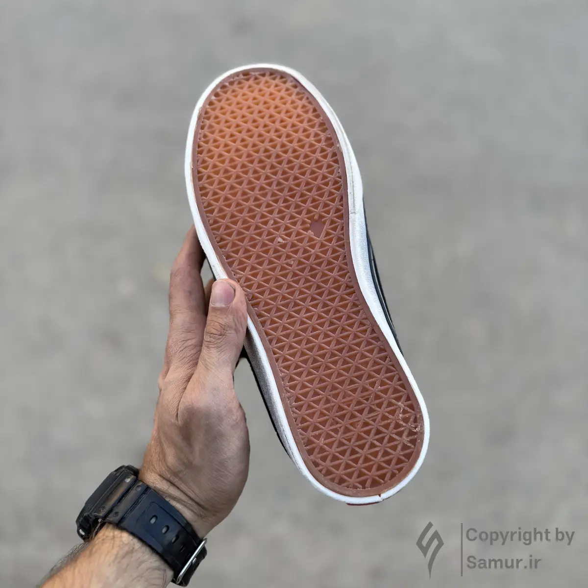 گالری تصاویر کتونی ونس اولد اسکول مشکی کف سفید ساقدار