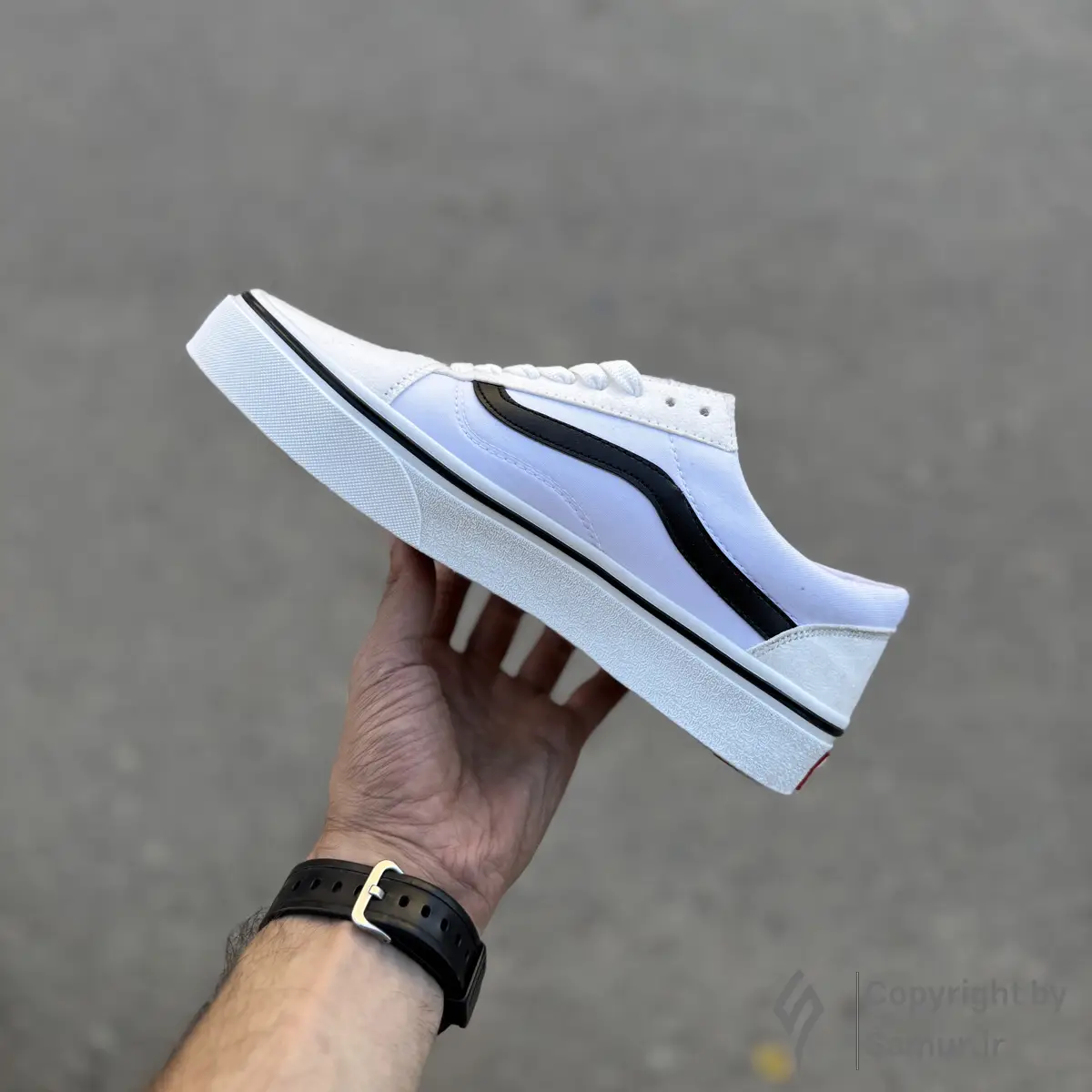 گالری تصاویر کتونی ونس اولد اسکول سفید مشکی