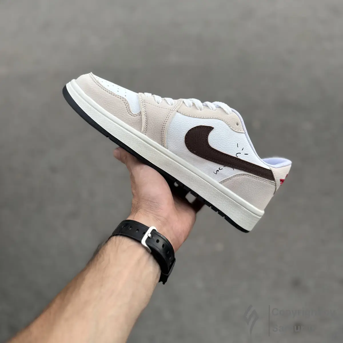 گالری تصاویر کتونی نایک ایر جردن 1 تراویس اسکات سفید کرم بدون ساق