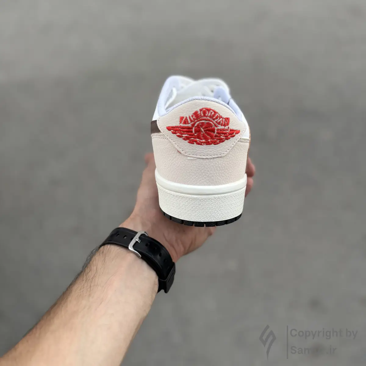 گالری تصاویر کتونی نایک ایر جردن 1 تراویس اسکات سفید کرم بدون ساق