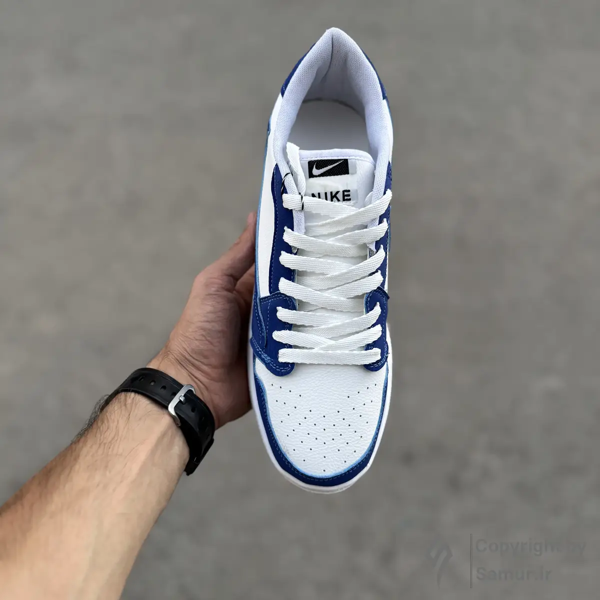 گالری تصاویر کتونی نایک ایر جردن 1 تراویس اسکات سفید آبی