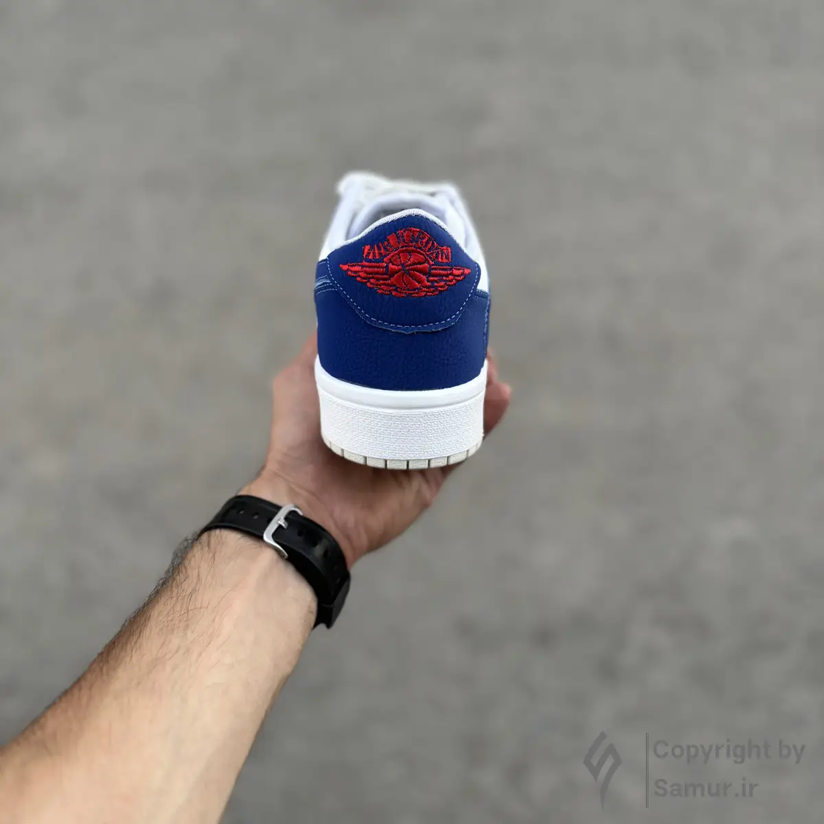 گالری تصاویر کتونی نایک ایر جردن 1 تراویس اسکات سفید آبی