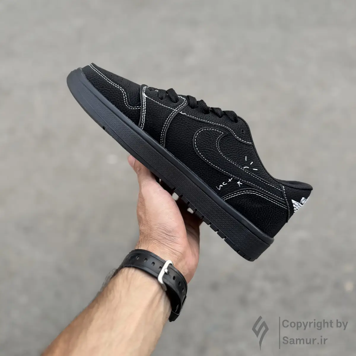 گالری تصاویر کتونی نایک ایر جردن 1 تراویس اسکات بلک فانتوم ساق کوتاه