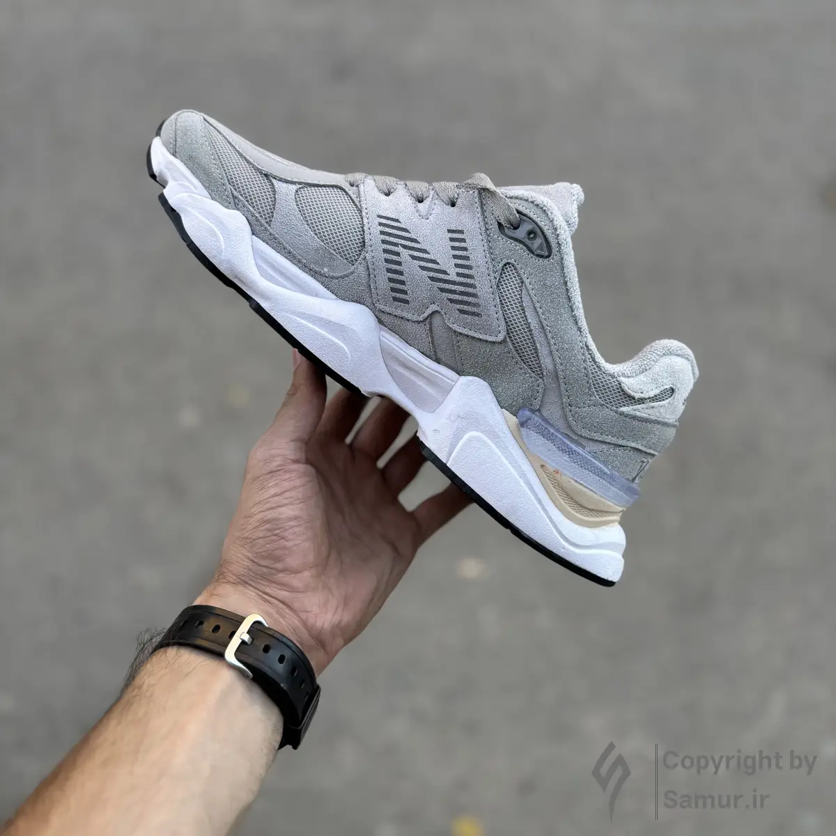 گالری تصاویر کتونی نیوبالانس 9060 طوسی سفید