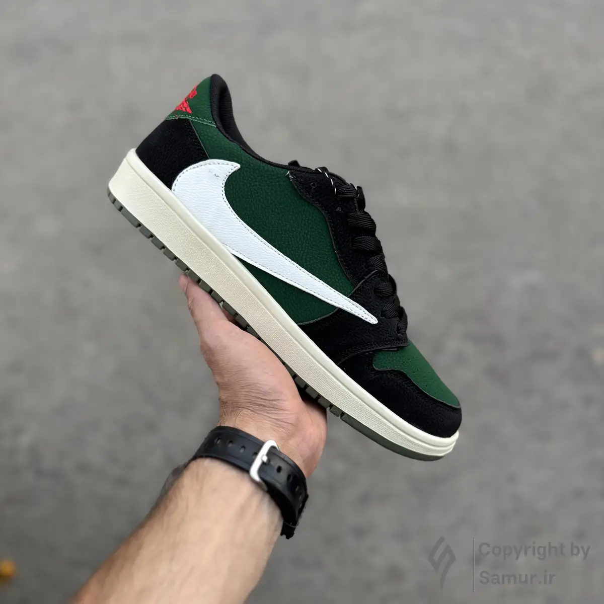 گالری تصاویر کتونی نایک ایر جردن 1 تراویس اسکات مشکی سبز