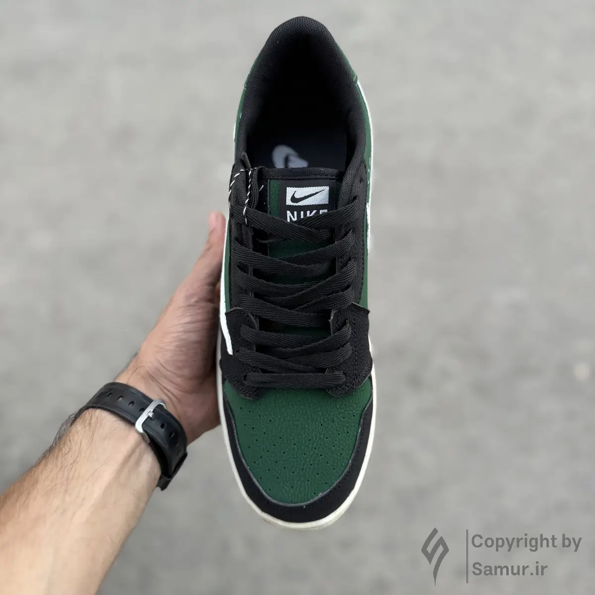 گالری تصاویر کتونی نایک ایر جردن 1 تراویس اسکات مشکی سبز