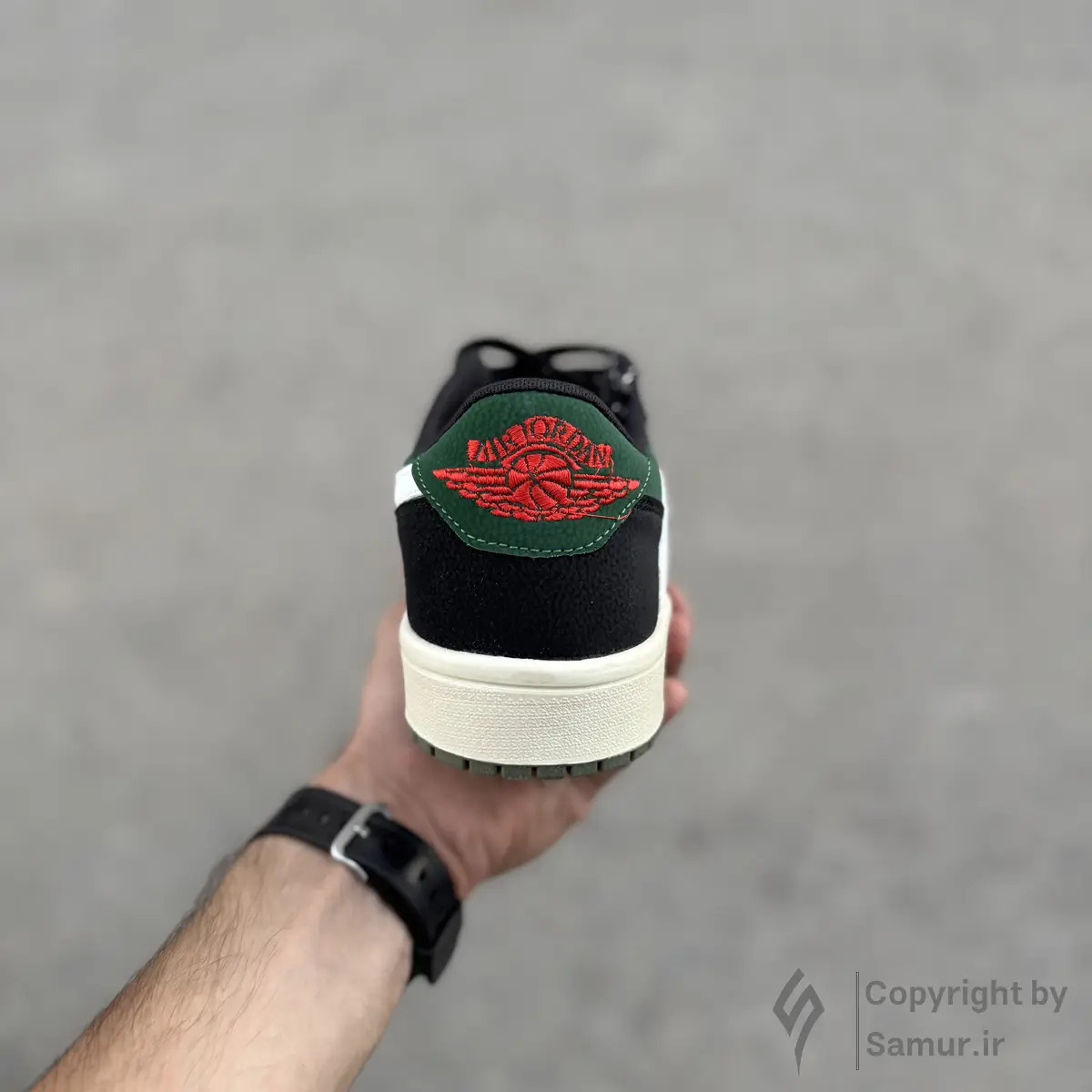 گالری تصاویر کتونی نایک ایر جردن 1 تراویس اسکات مشکی سبز