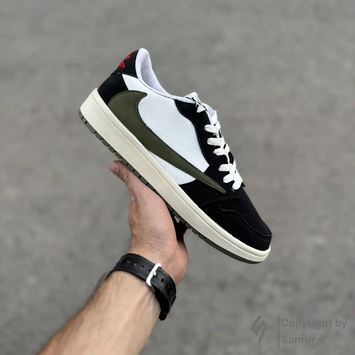 گالری تصاویر کتونی نایک ایرجردن 1 تراویس اسکات سفید مشکی