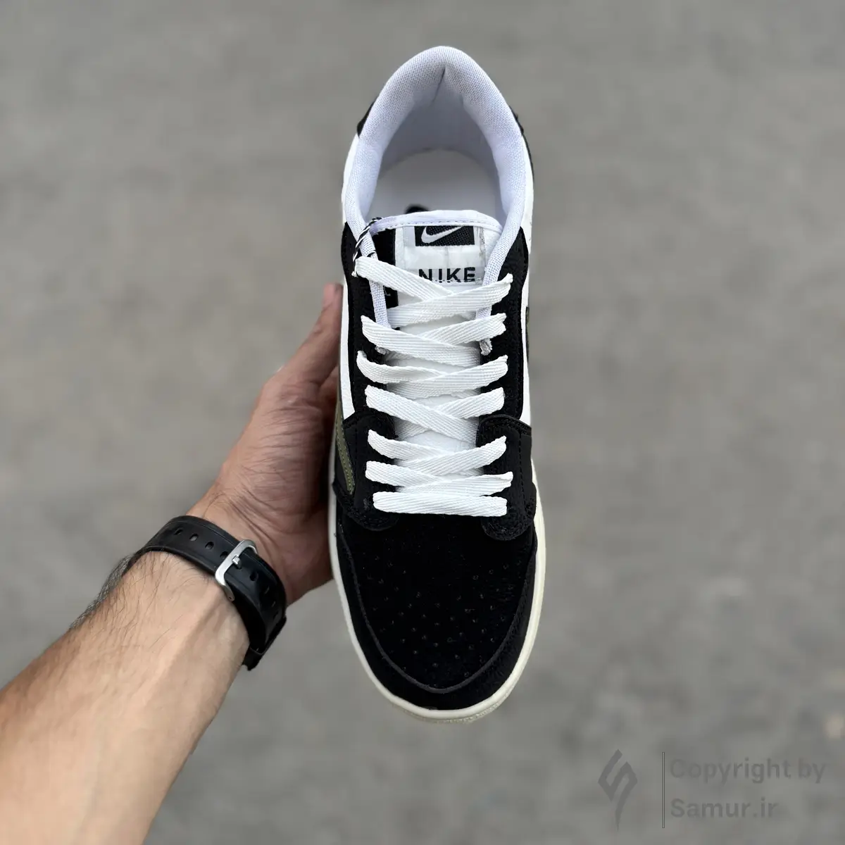 گالری تصاویر کتونی نایک ایرجردن 1 تراویس اسکات سفید مشکی